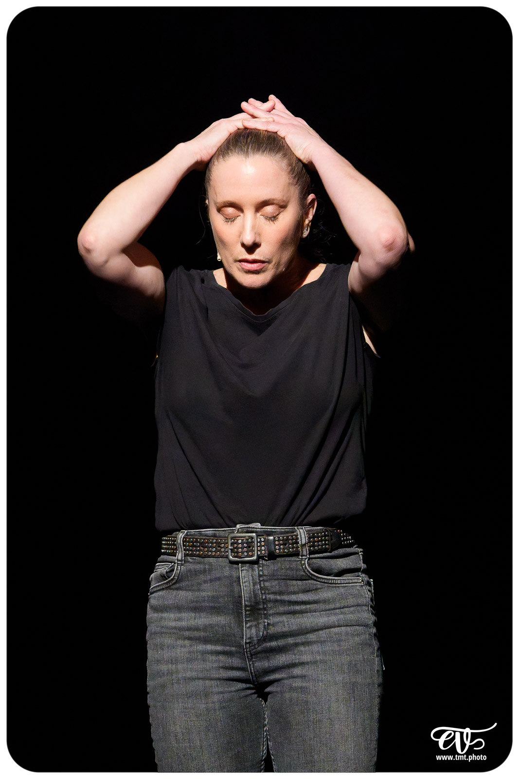 LES CHATOUILLES OU LA DANSE DE LA COLÈRE (ANDRÉA BESCOND)